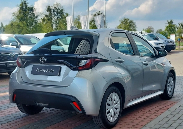 Toyota Yaris cena 72900 przebieg: 10150, rok produkcji 2023 z Września małe 172